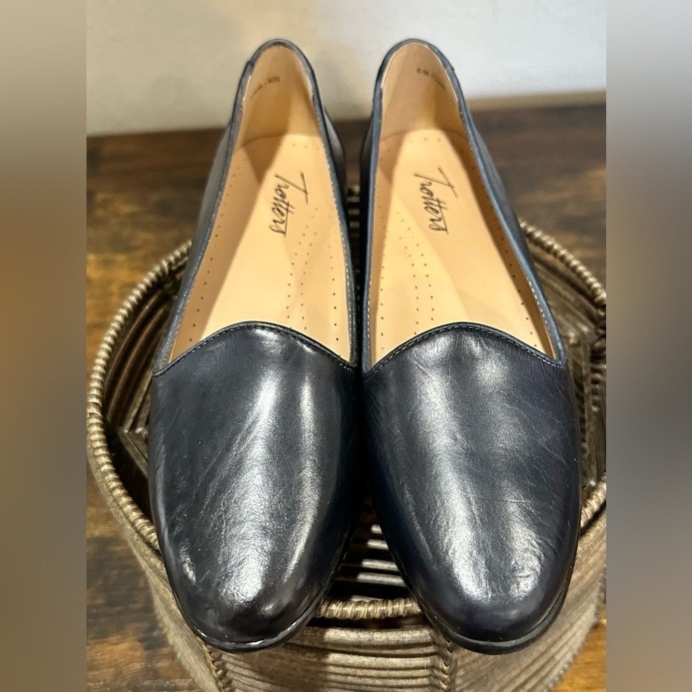 Trotters Liz Lux Navy Leather Flat Loafer Size 6 - Picture 2 of 7